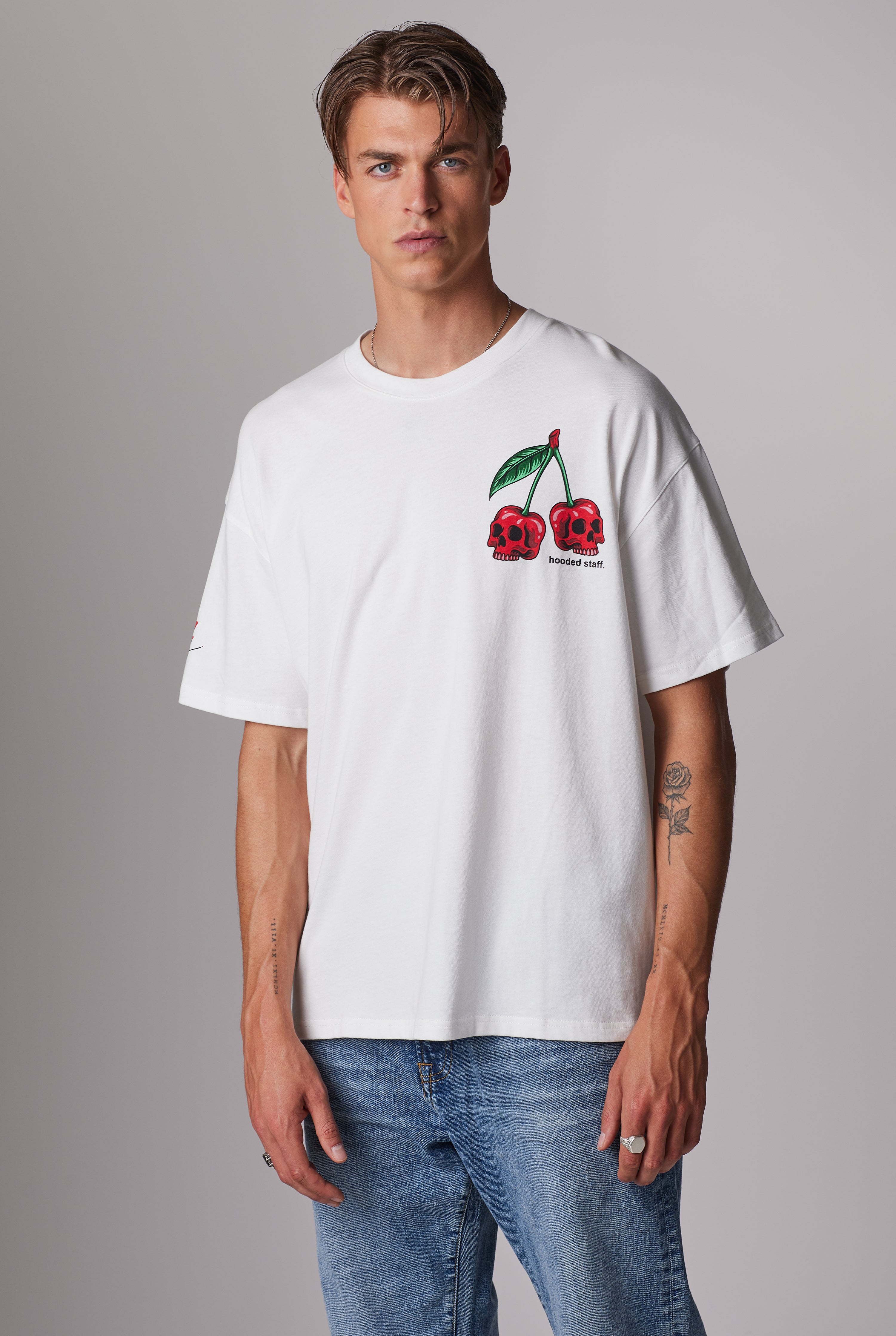 CHERRY TEE WHITE – hooded staff.