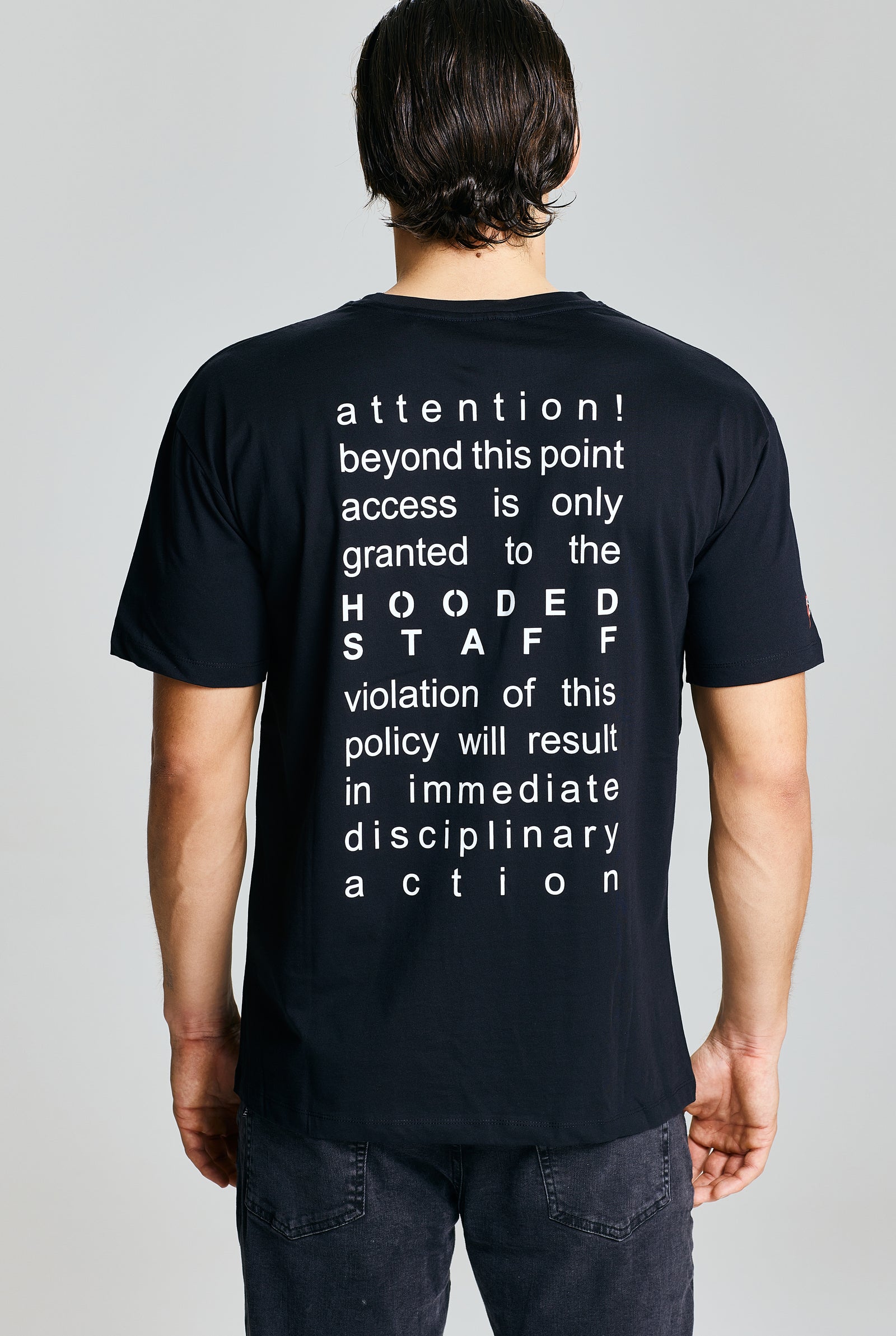 101 TEE BLACK – hooded staff