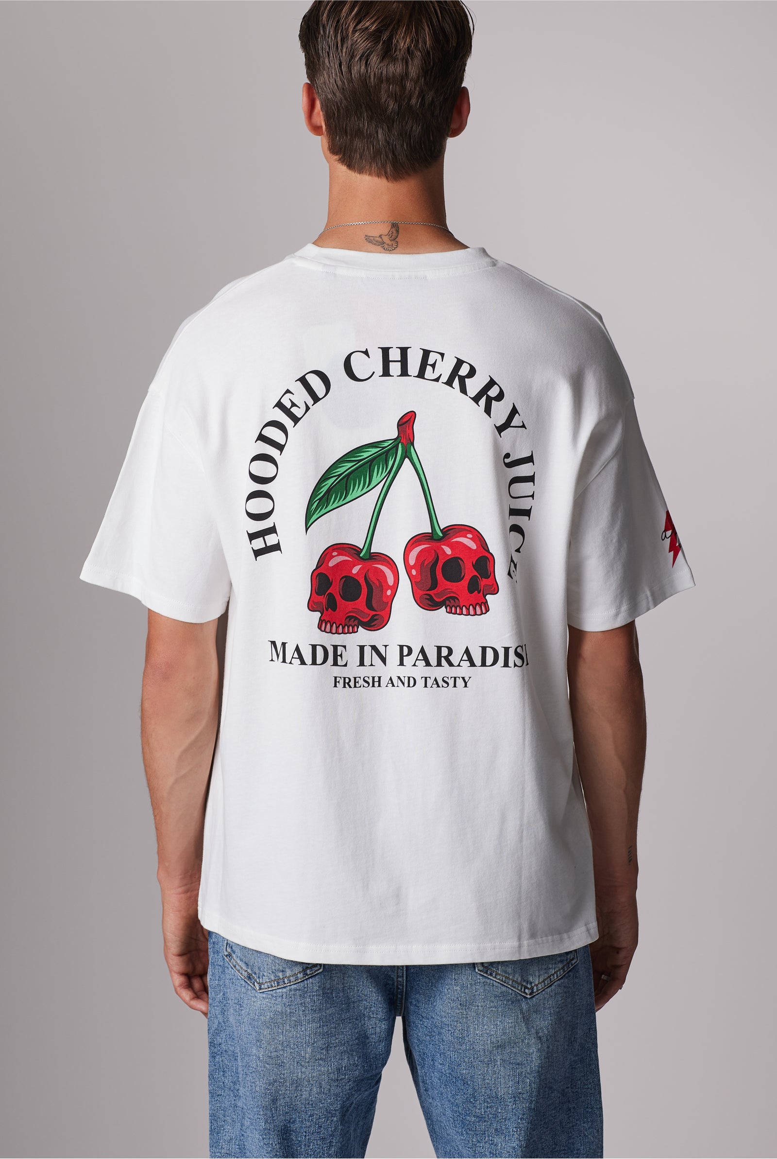CHERRY TEE WHITE – hooded staff.