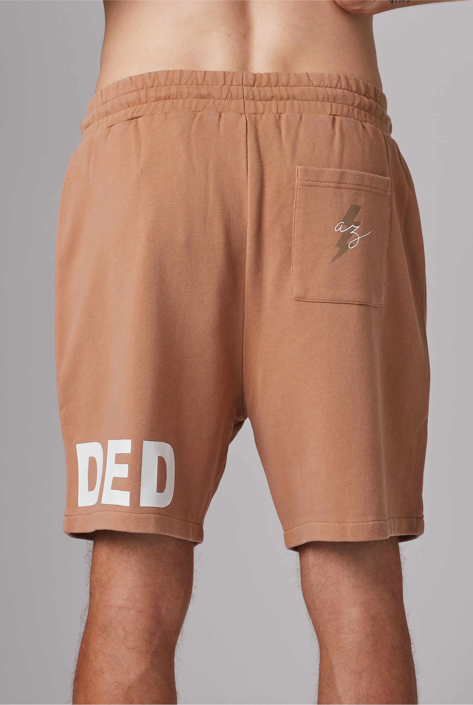 HOODED SHORTS CAMEL – hooded staff.